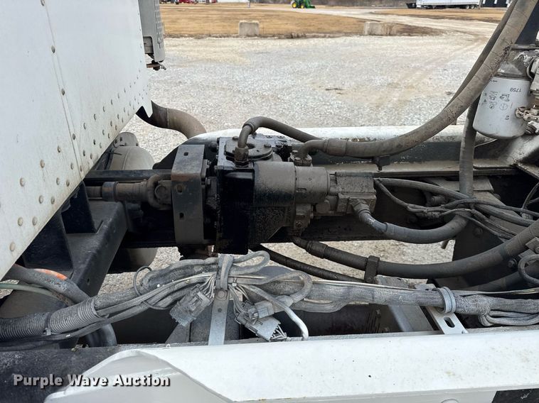 image for item DH9839 2006 Peterbilt 335 ready mix truck