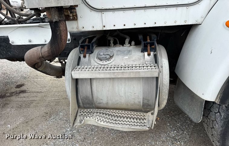 image for item DH9839 2006 Peterbilt 335 ready mix truck