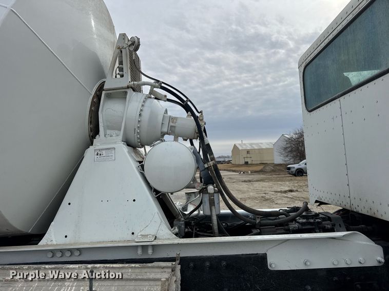 image for item DH9839 2006 Peterbilt 335 ready mix truck