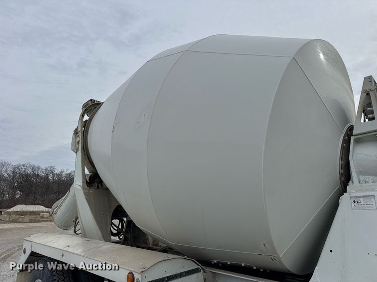 image for item DH9839 2006 Peterbilt 335 ready mix truck