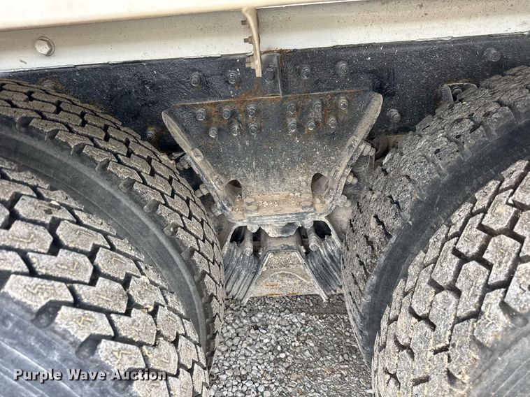 image for item DH9839 2006 Peterbilt 335 ready mix truck