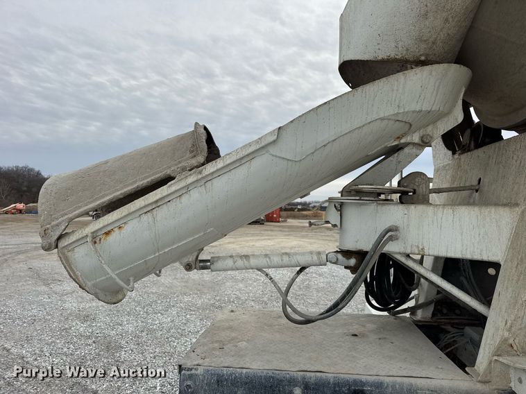 image for item DH9839 2006 Peterbilt 335 ready mix truck