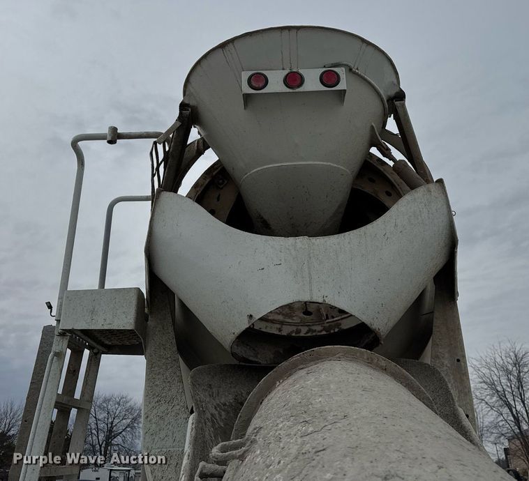 image for item DH9839 2006 Peterbilt 335 ready mix truck