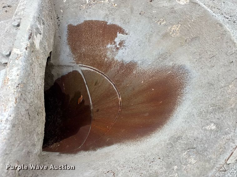 image for item DH9839 2006 Peterbilt 335 ready mix truck