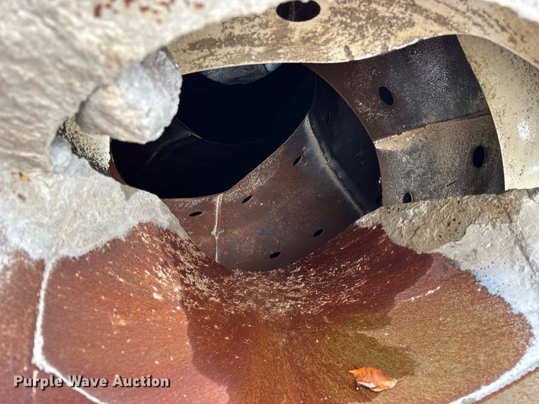 image for item DH9839 2006 Peterbilt 335 ready mix truck