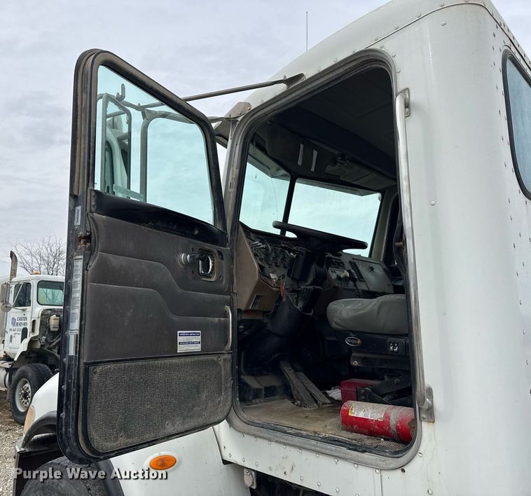 image for item DH9839 2006 Peterbilt 335 ready mix truck