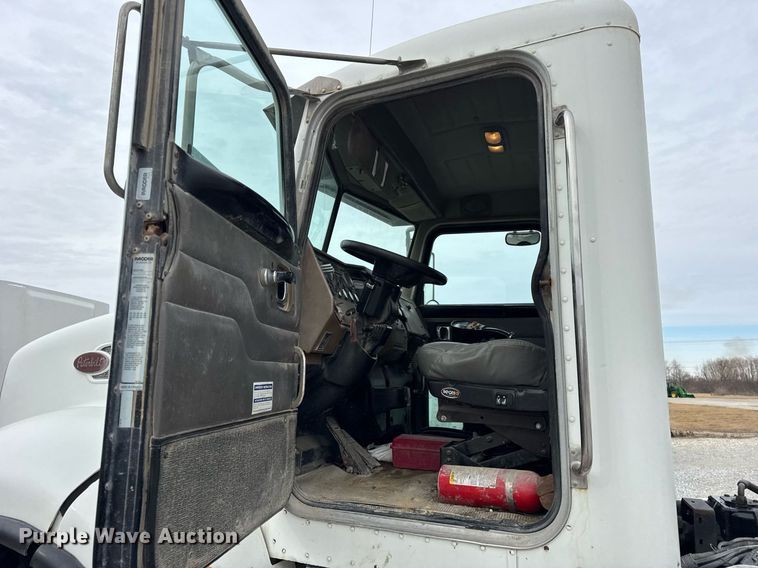 image for item DH9839 2006 Peterbilt 335 ready mix truck