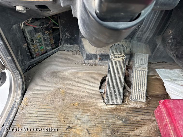 image for item DH9839 2006 Peterbilt 335 ready mix truck