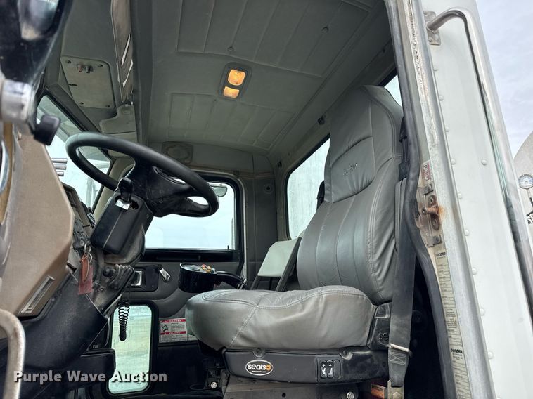 image for item DH9839 2006 Peterbilt 335 ready mix truck