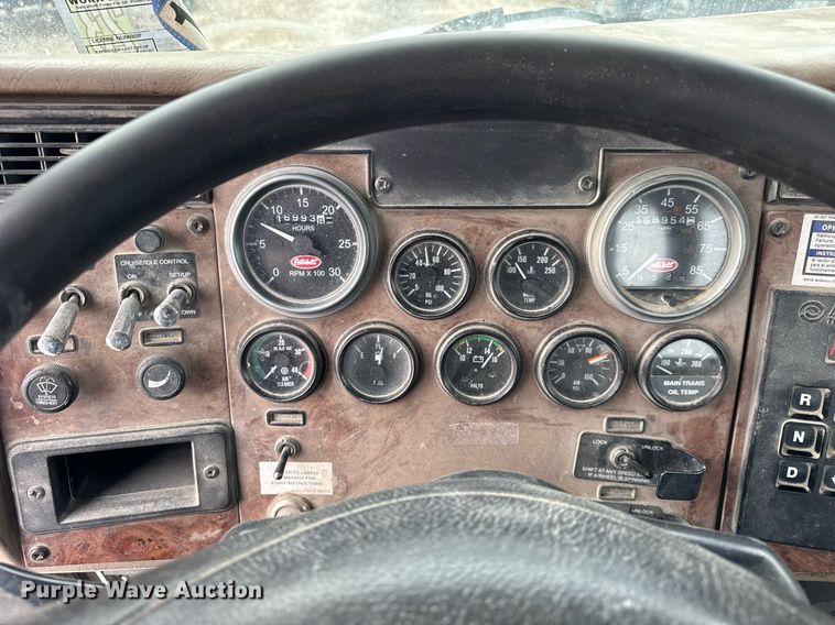 image for item DH9839 2006 Peterbilt 335 ready mix truck