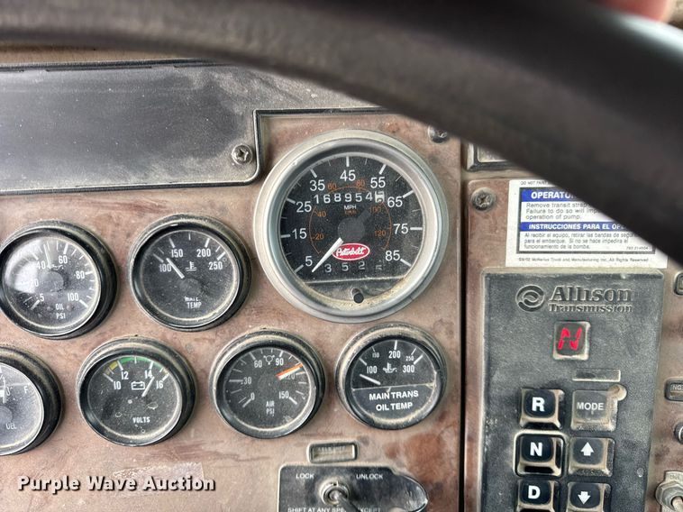 image for item DH9839 2006 Peterbilt 335 ready mix truck