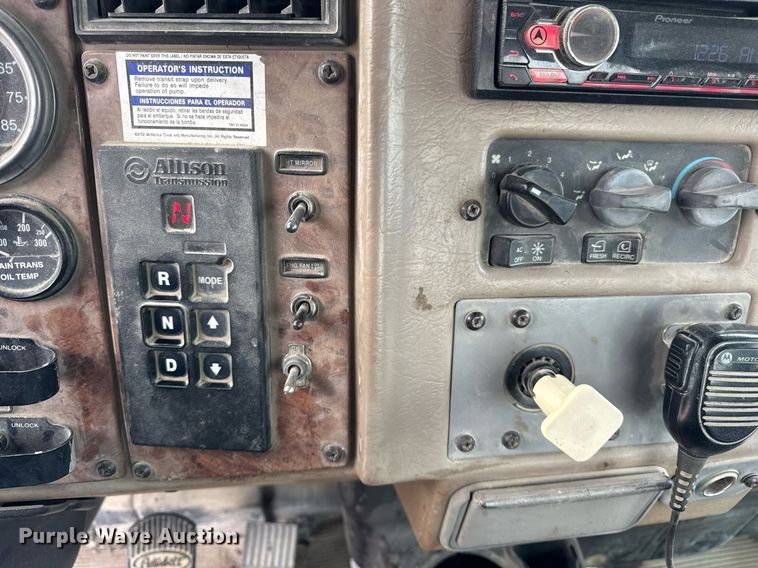 image for item DH9839 2006 Peterbilt 335 ready mix truck