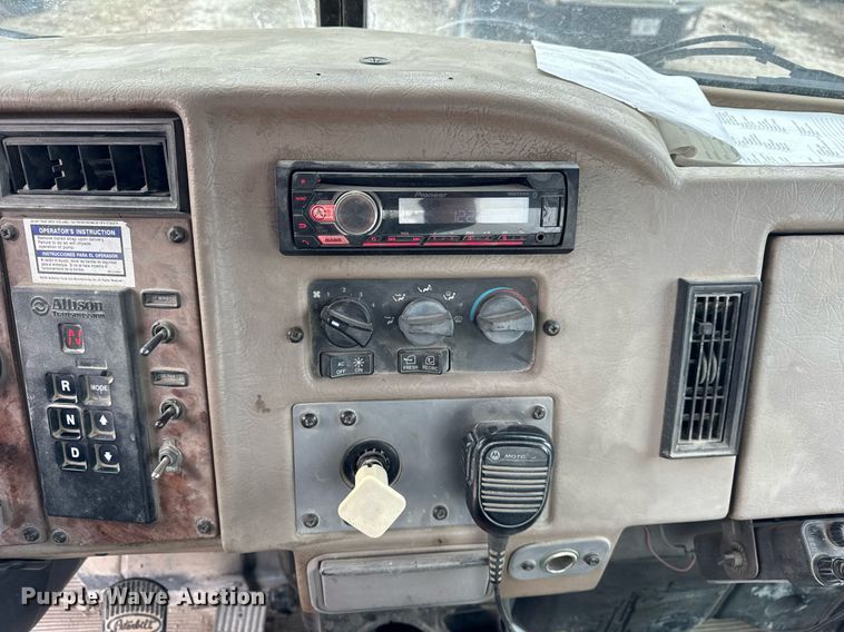 image for item DH9839 2006 Peterbilt 335 ready mix truck