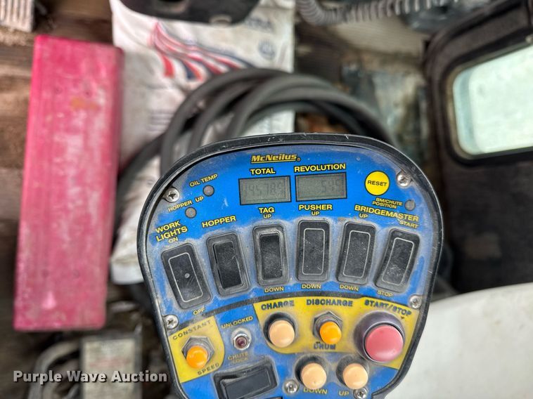 image for item DH9839 2006 Peterbilt 335 ready mix truck