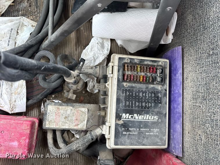 image for item DH9839 2006 Peterbilt 335 ready mix truck