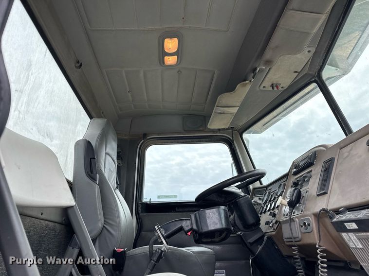 image for item DH9839 2006 Peterbilt 335 ready mix truck