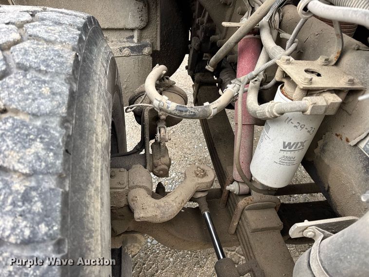 image for item DH9839 2006 Peterbilt 335 ready mix truck