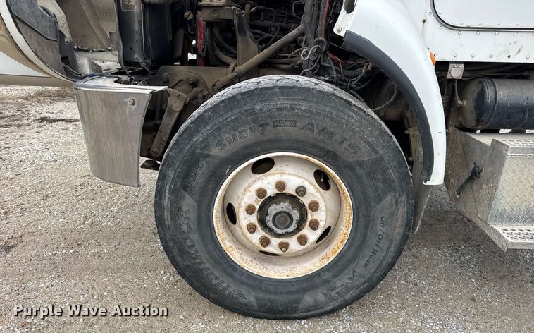 image for item DH9839 2006 Peterbilt 335 ready mix truck