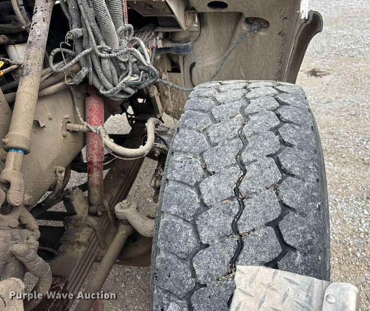 image for item DH9839 2006 Peterbilt 335 ready mix truck