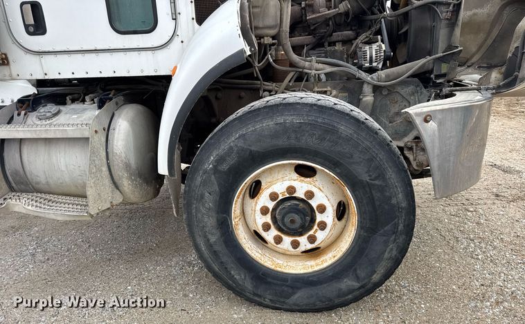 image for item DH9839 2006 Peterbilt 335 ready mix truck