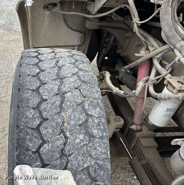 image for item DH9839 2006 Peterbilt 335 ready mix truck