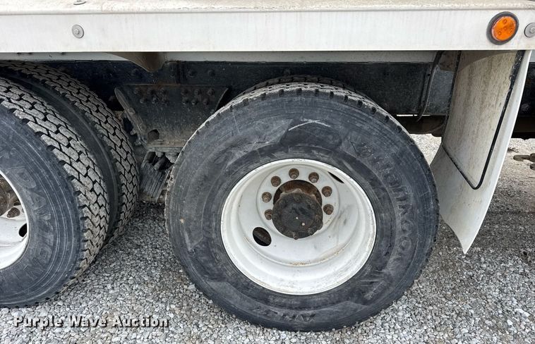 image for item DH9839 2006 Peterbilt 335 ready mix truck