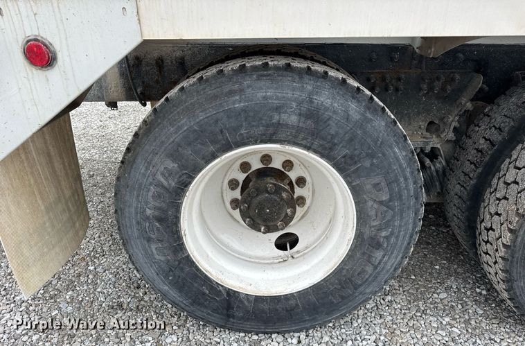 image for item DH9839 2006 Peterbilt 335 ready mix truck