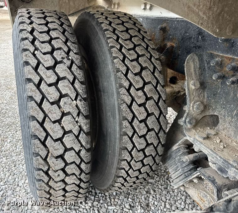 image for item DH9839 2006 Peterbilt 335 ready mix truck