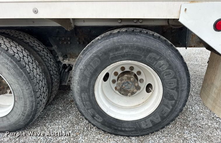 image for item DH9839 2006 Peterbilt 335 ready mix truck