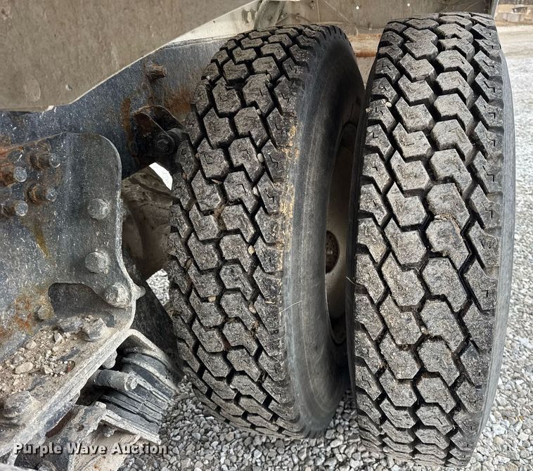 image for item DH9839 2006 Peterbilt 335 ready mix truck