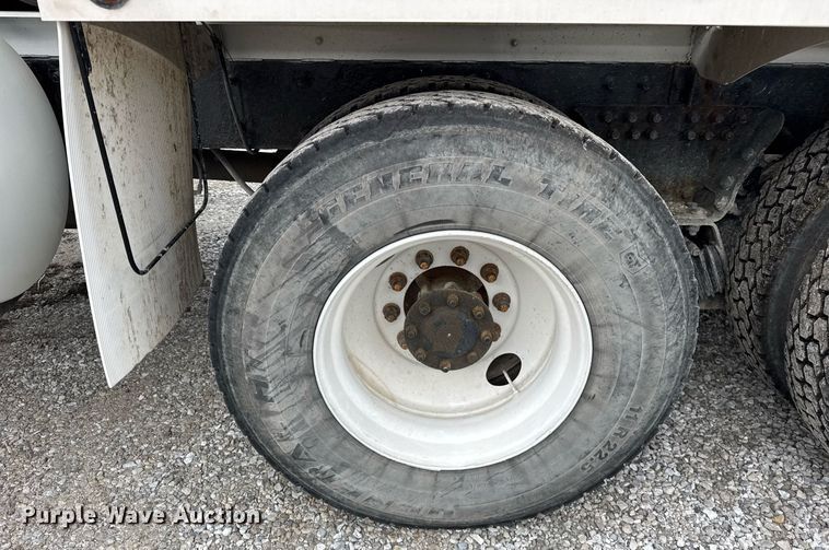 image for item DH9839 2006 Peterbilt 335 ready mix truck