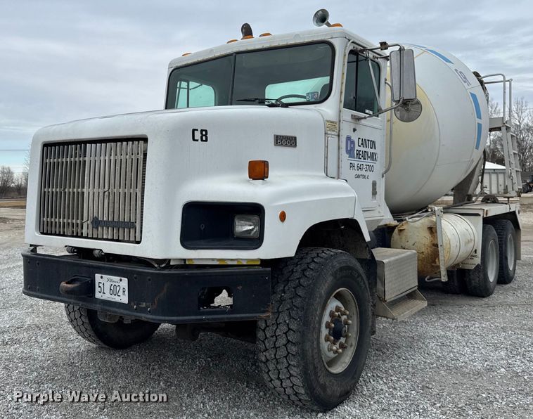 image for item DH9840 1999 International Paystar 5000 ready mix truck