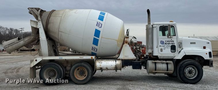 image for item DH9840 1999 International Paystar 5000 ready mix truck