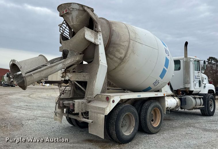 image for item DH9840 1999 International Paystar 5000 ready mix truck