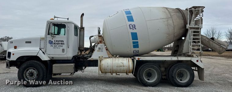 image for item DH9840 1999 International Paystar 5000 ready mix truck