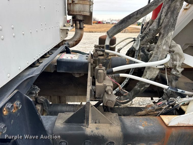 image for item DH9840 1999 International Paystar 5000 ready mix truck