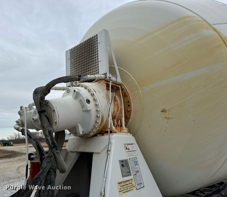 image for item DH9840 1999 International Paystar 5000 ready mix truck