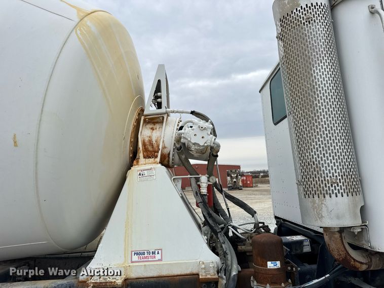 image for item DH9840 1999 International Paystar 5000 ready mix truck