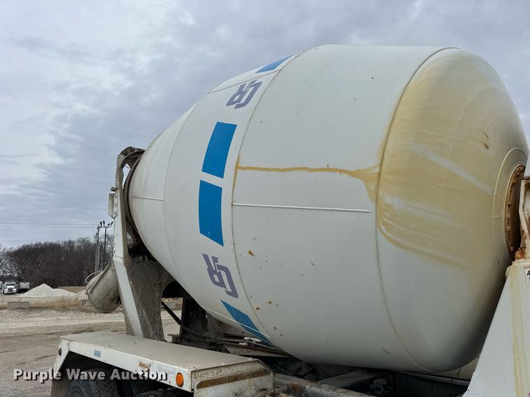 image for item DH9840 1999 International Paystar 5000 ready mix truck