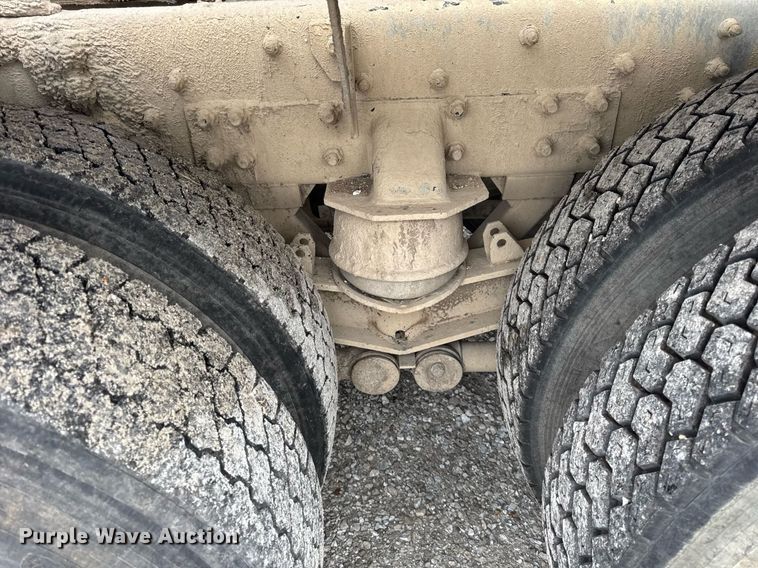 image for item DH9840 1999 International Paystar 5000 ready mix truck