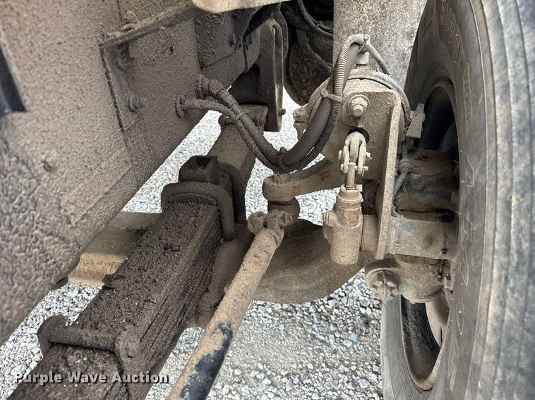 image for item DH9840 1999 International Paystar 5000 ready mix truck