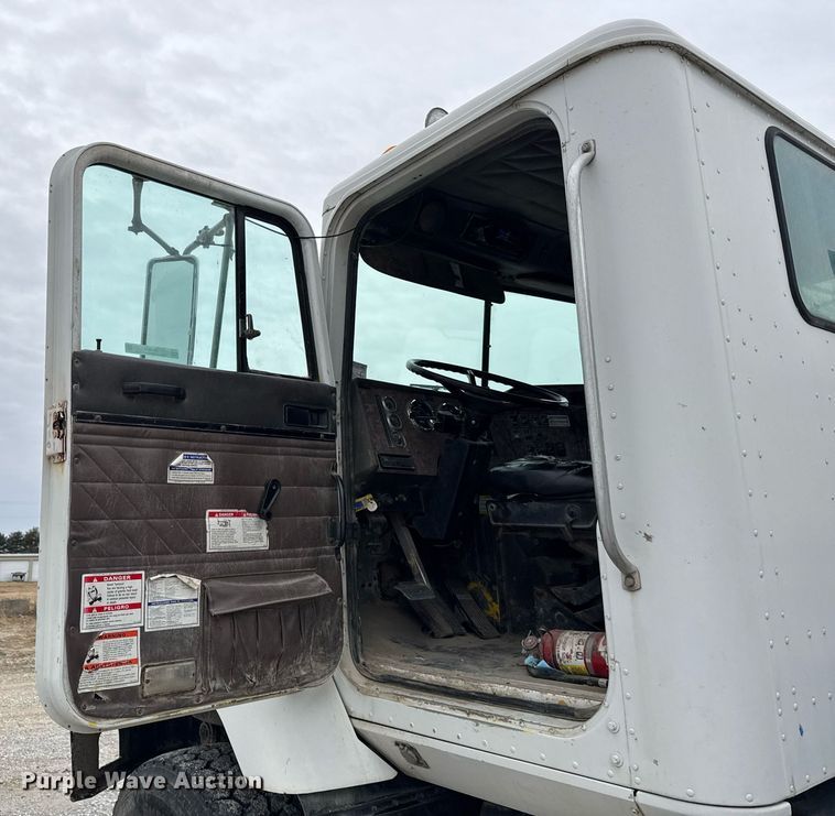 image for item DH9840 1999 International Paystar 5000 ready mix truck