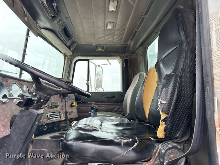 image for item DH9840 1999 International Paystar 5000 ready mix truck