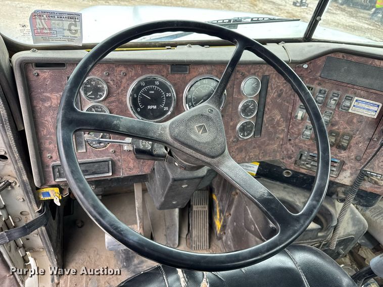 image for item DH9840 1999 International Paystar 5000 ready mix truck