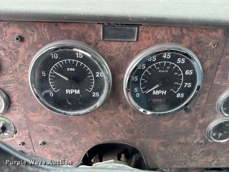 image for item DH9840 1999 International Paystar 5000 ready mix truck