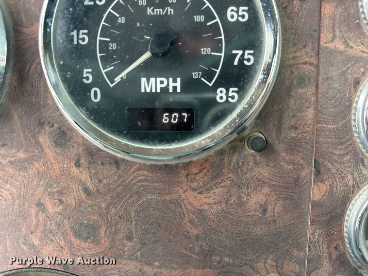 image for item DH9840 1999 International Paystar 5000 ready mix truck