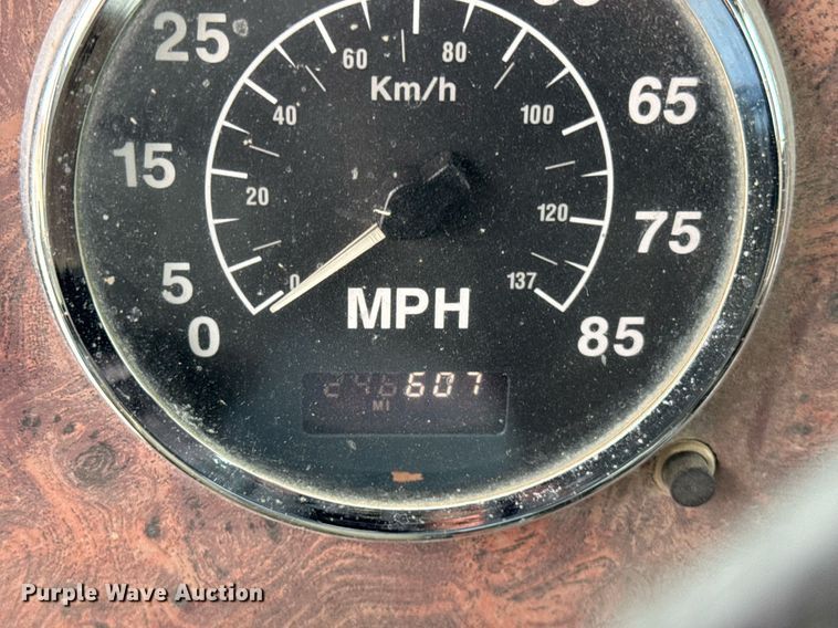 image for item DH9840 1999 International Paystar 5000 ready mix truck