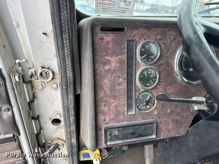 image for item DH9840 1999 International Paystar 5000 ready mix truck