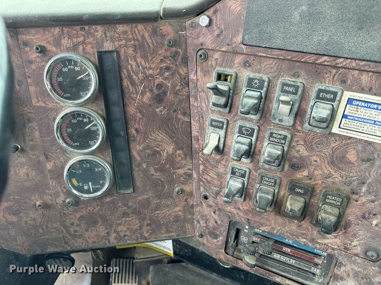 image for item DH9840 1999 International Paystar 5000 ready mix truck