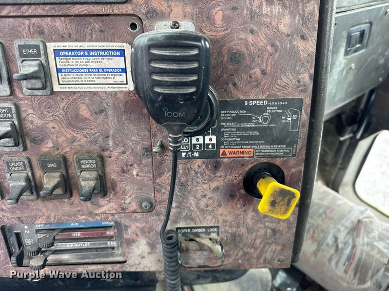 image for item DH9840 1999 International Paystar 5000 ready mix truck